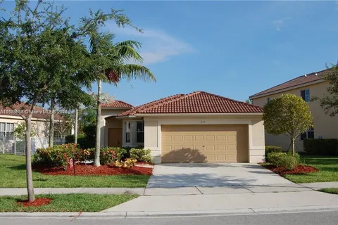 513 Live Oak Ln, Weston FL 33327