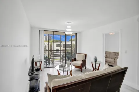 20400 W Country Club Dr # 301, Aventura FL 33180