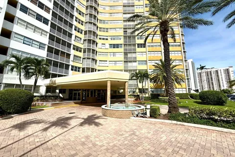 100 Golden Isles Dr # 911, Hallandale Beach FL 33009