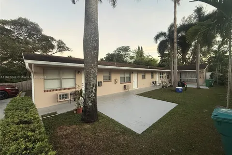 55 SW 13th St, Dania Beach FL 33004