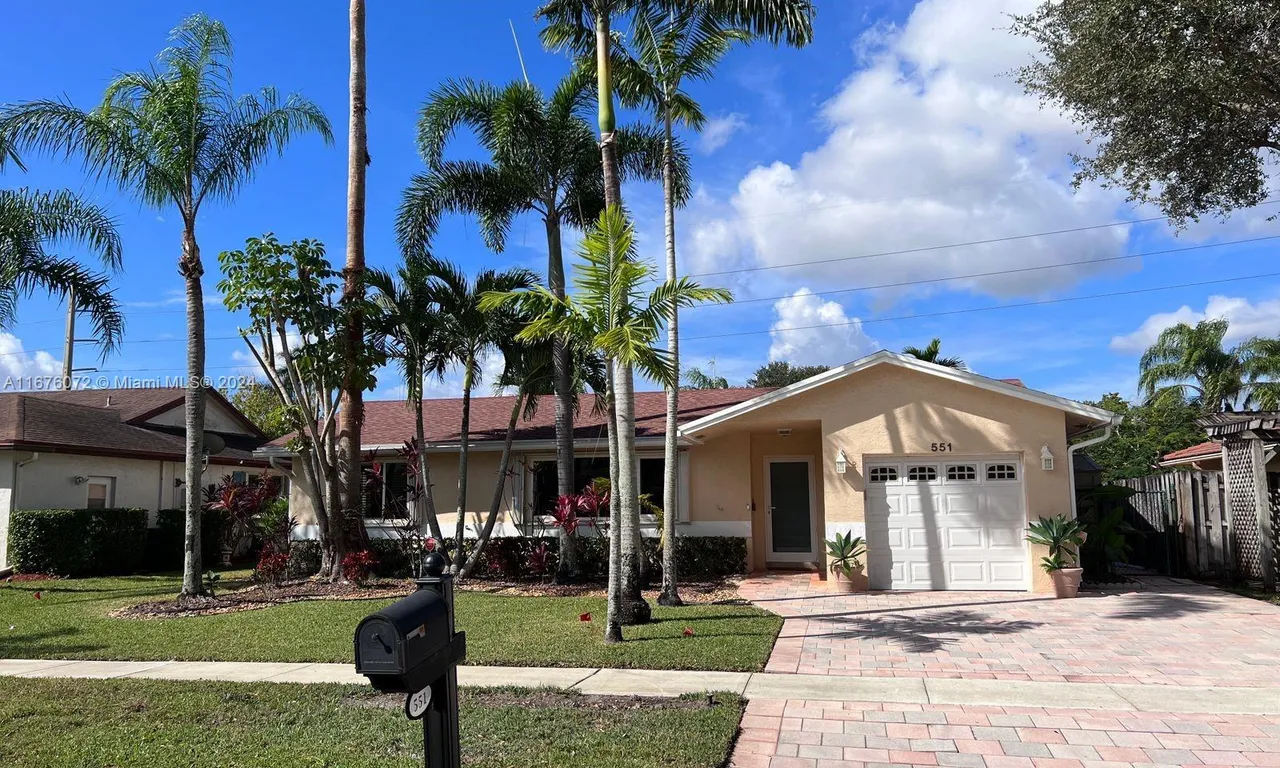 551 SW 169th Ter, Weston FL 33326