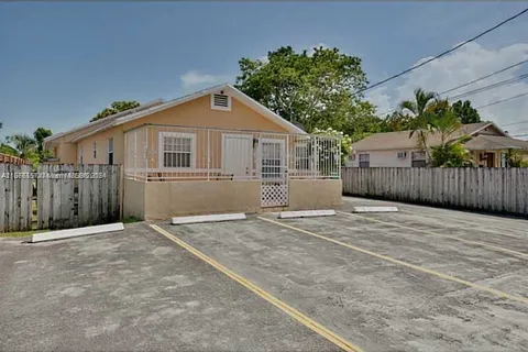 5870 SW 17th St, Miami FL 33155