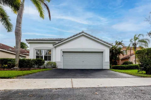 1579 Banyan Way, Weston FL 33327