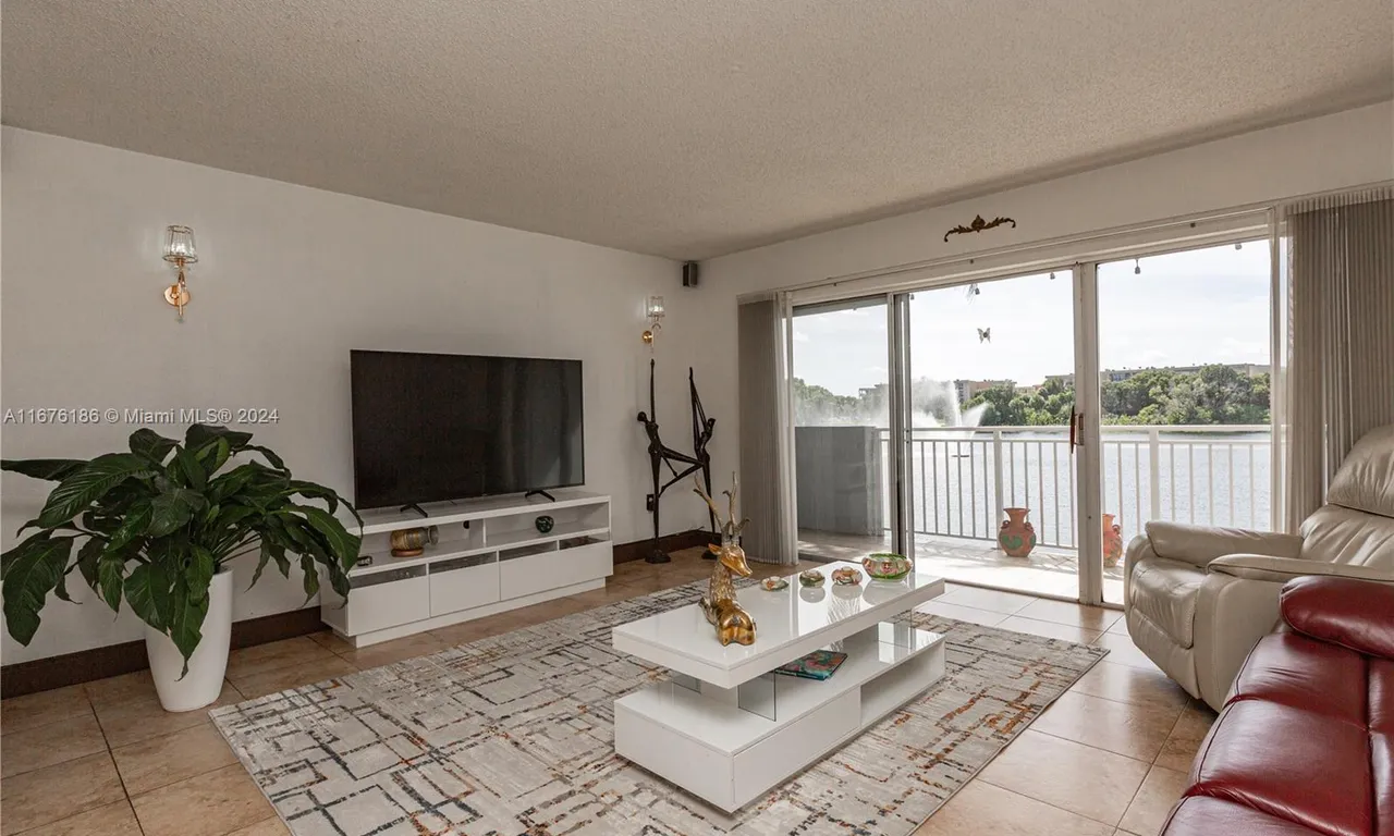 9357 Fontainebleau Blvd # D207, Miami FL 33172