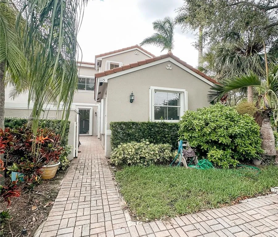 1115 Buttonwood Ln, Hollywood FL 33019