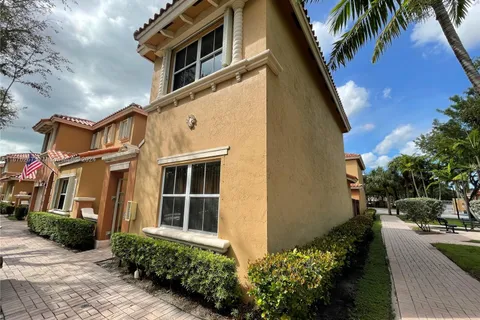 8507 NW 140th Ter # 801, Miami Lakes FL 33016