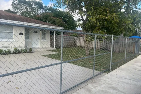 1913 NW 152nd St, Miami Gardens FL 33054