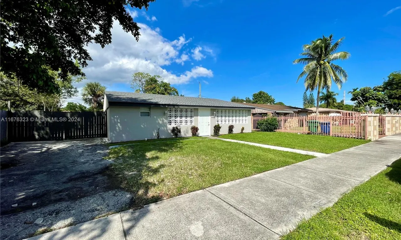 3161 NW 4th St, Lauderhill FL 33311