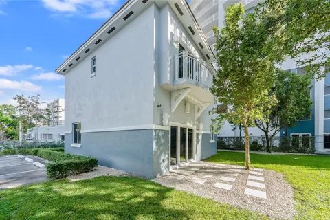 2730 SW 26th St # 2730, Miami FL 33133