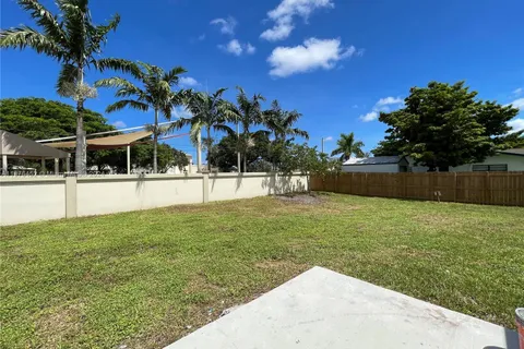 632 NW 6th Ct, Hallandale Beach FL 33009