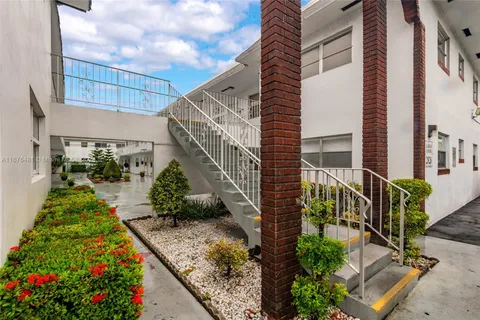 2826 Van Buren St # 2, Hollywood FL 33020