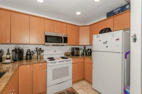 2826 Van Buren St # 2, Hollywood FL 33020