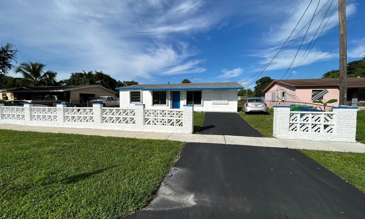 841 NW 33rd Ave, Lauderhill FL 33311