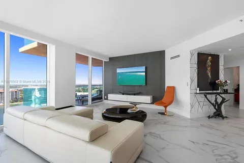 300 S Pointe Dr # 2201, Miami Beach FL 33139