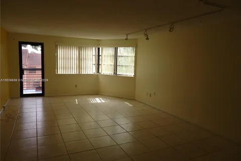 20840 San Simeon Way # 304, Miami FL 33179