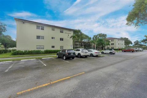 13500 SW 1st St # 110U, Pembroke Pines FL 33027