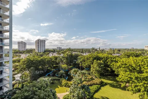 4000 Towerside Ter # 907, Miami FL 33138