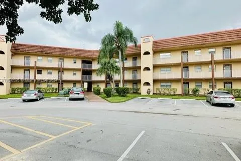 8881 Sunrise Lakes Blvd # 208, Sunrise FL 33322