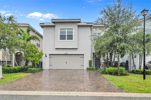 4593 Greenway Dr, Hollywood FL 33021