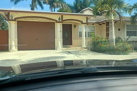 6880 Osborne Dr, Lake Worth FL 33462