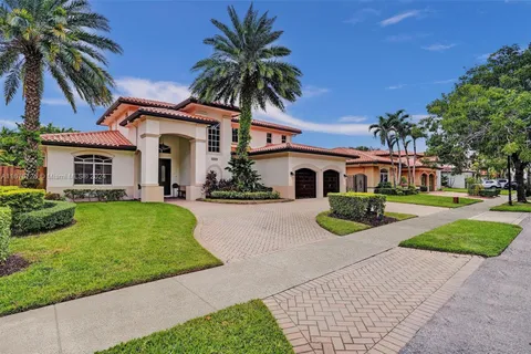 8040 NW 156th Ter, Miami Lakes FL 33016