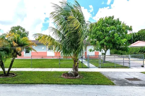 4492 NW 180th St, Miami Gardens FL 33055