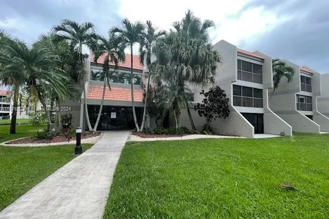 230 Lakeview Dr # 106, Weston FL 33326