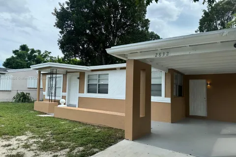 2832 SW 7th St, Fort Lauderdale FL 33312