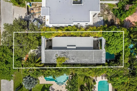 335 W 46th St, Miami Beach FL 33140