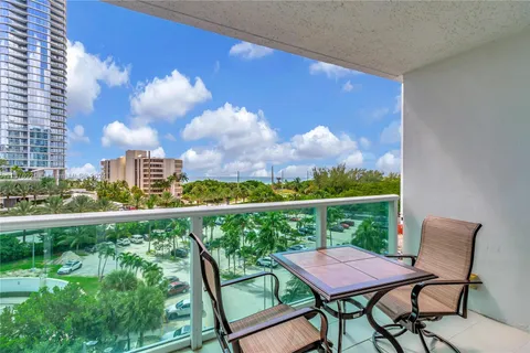 100 E Bayview Dr # 606, Sunny Isles Beach FL 33160