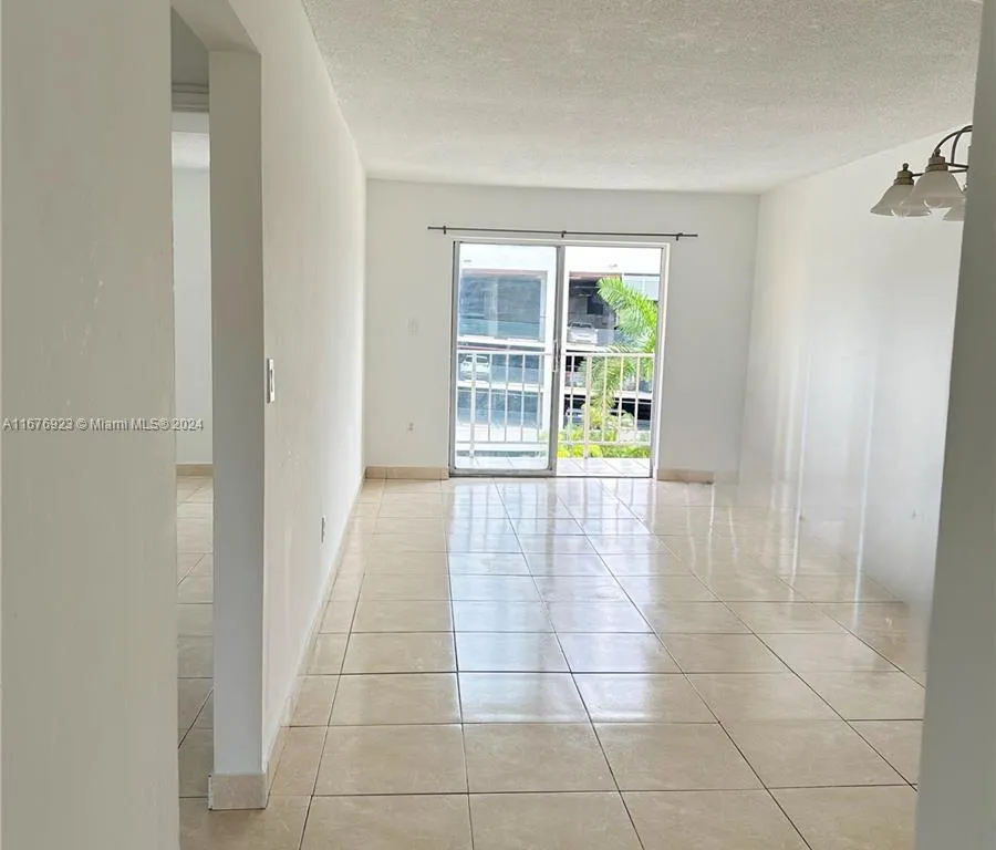 453 SW 2nd St # 404D, Miami FL 33130