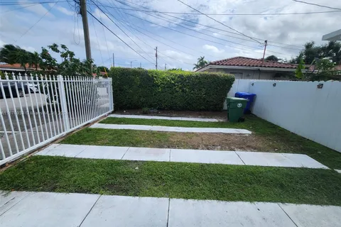 3290 NW 16th St, Miami FL 33125