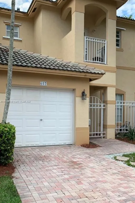 657 NW 170th, Pembroke Pines FL 33028