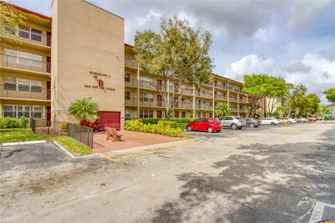 850 SW 133rd Ter # 213B, Pembroke Pines FL 33027