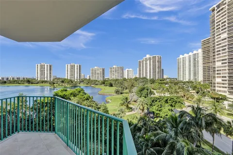 20000 E Country Club Dr # 616, Aventura FL 33180