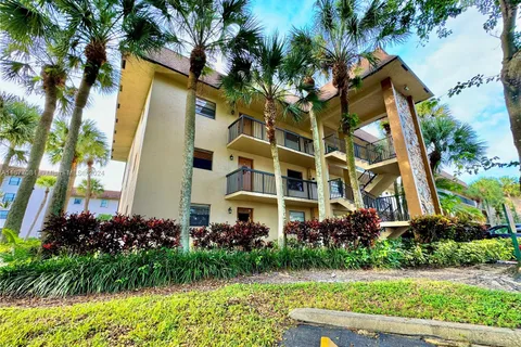 4955 E Sabal Palm Blvd # 203, Tamarac FL 33319