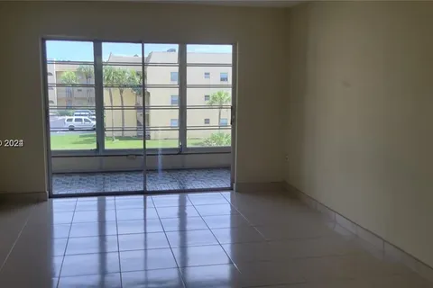 8285 Sunrise Lakes Blvd # 308, Sunrise FL 33322