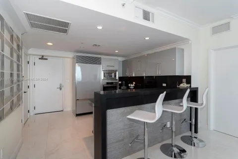 6799 Collins Ave, Miami Beach FL 33141