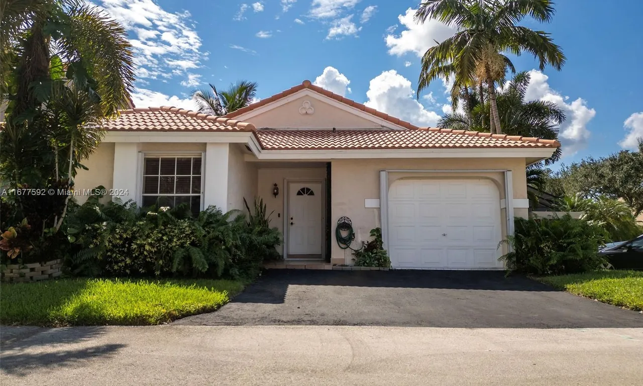 1399 Seagrape Cir, Weston FL 33326