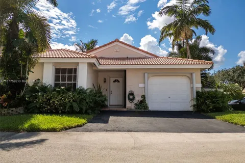 1399 Seagrape Cir, Weston FL 33326