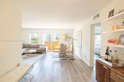 730 Pennsylvania # 302, Miami Beach FL 33139