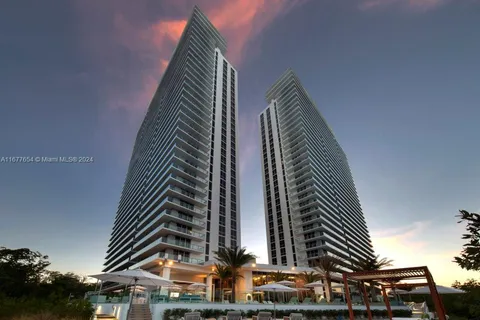 16385 Biscayne Blvd # 1817, North Miami Beach FL 33160