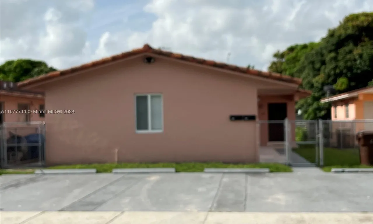 626 W 17th St, Hialeah FL 33010