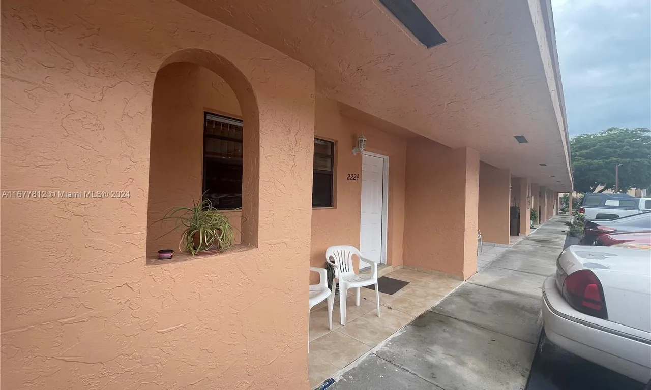 2224 W 53rd Pl # 2224, Hialeah FL 33016