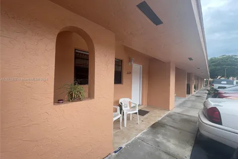 2224 W 53rd Pl # 2224, Hialeah FL 33016