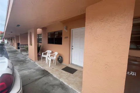 2224 W 53rd Pl # 2224, Hialeah FL 33016