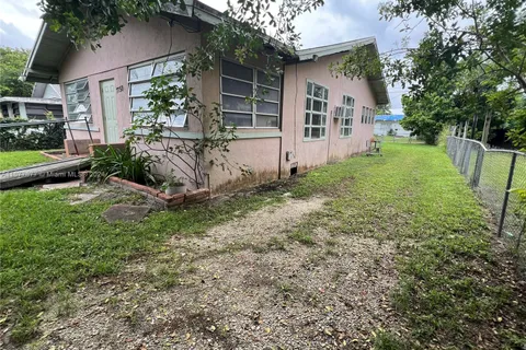 7750 NW Miami Pl, Miami FL 33150