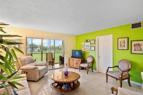 701 SW 128th Ave # 309F, Pembroke Pines FL 33027