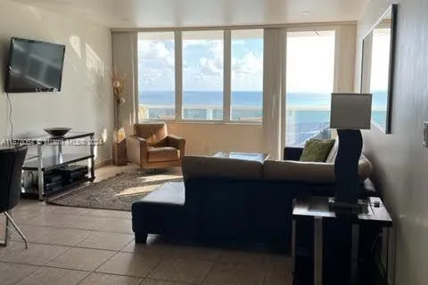 3725 S Ocean Dr # 1404, Hollywood FL 33019