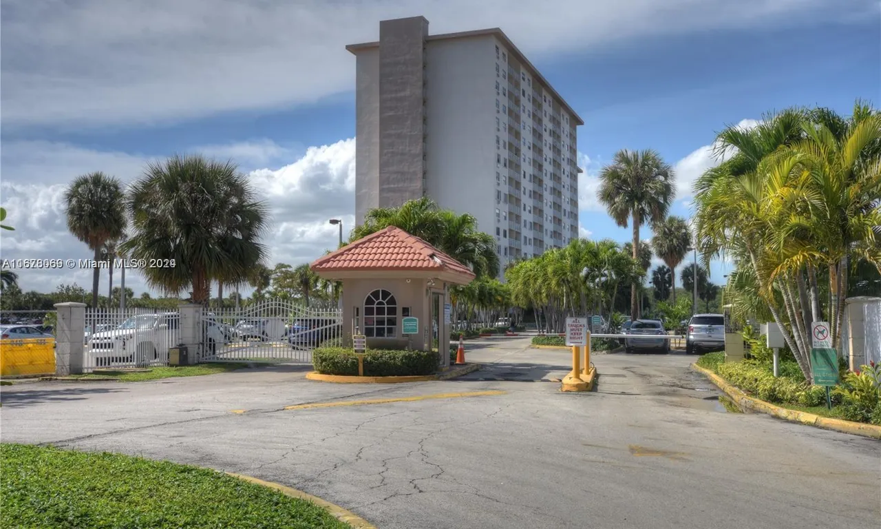 400 Kings Point Dr # 1031, Sunny Isles Beach FL 33160